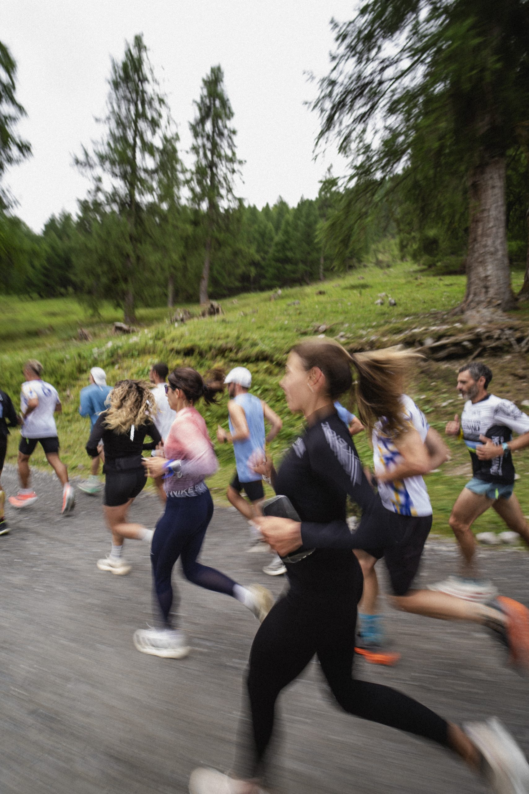 SOCIAL RUN AQ1816  31-10-25